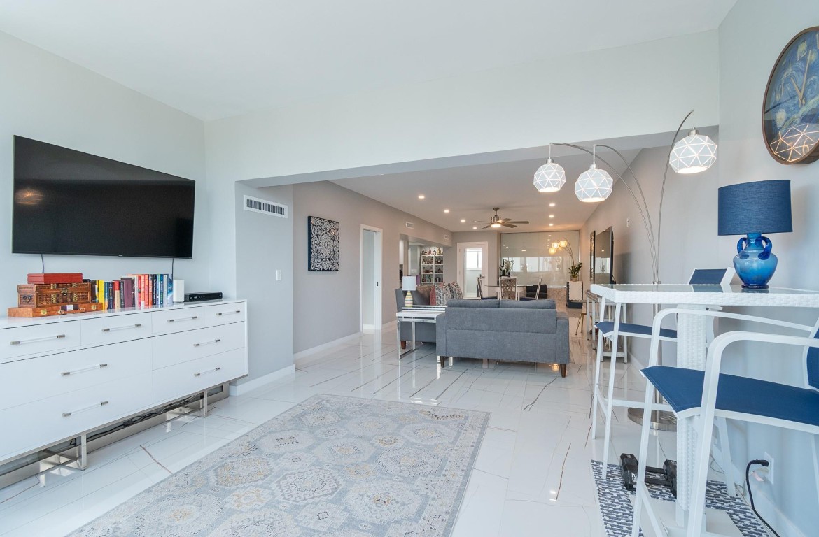 333 Sunset #105 Fort Lauderdale, FL 33301