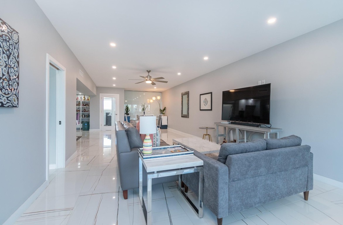 333 Sunset #105 Fort Lauderdale, FL 33301