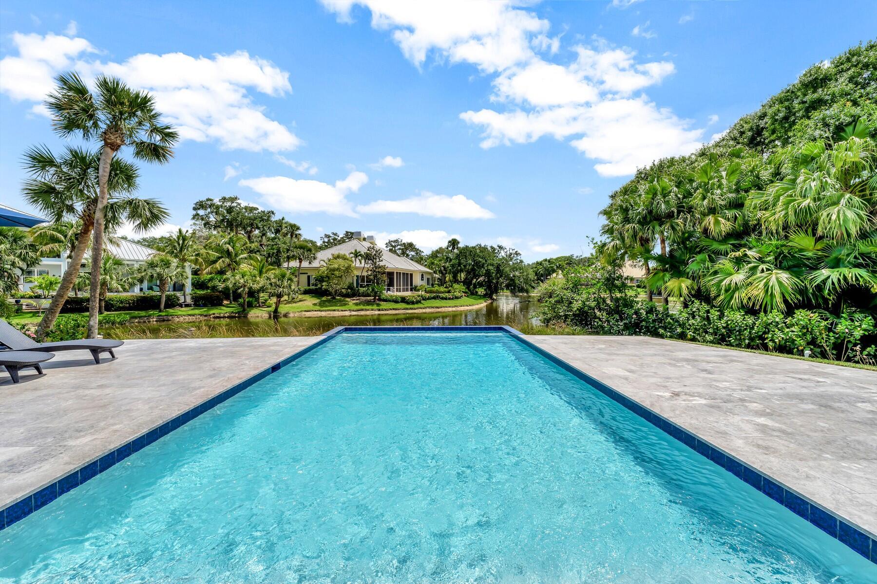 201 Shores Dr Vero Beach, FL 32963