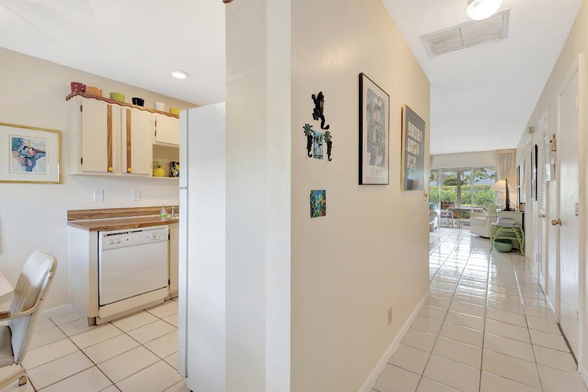 5200 Privet B #B Delray Beach, FL 33484