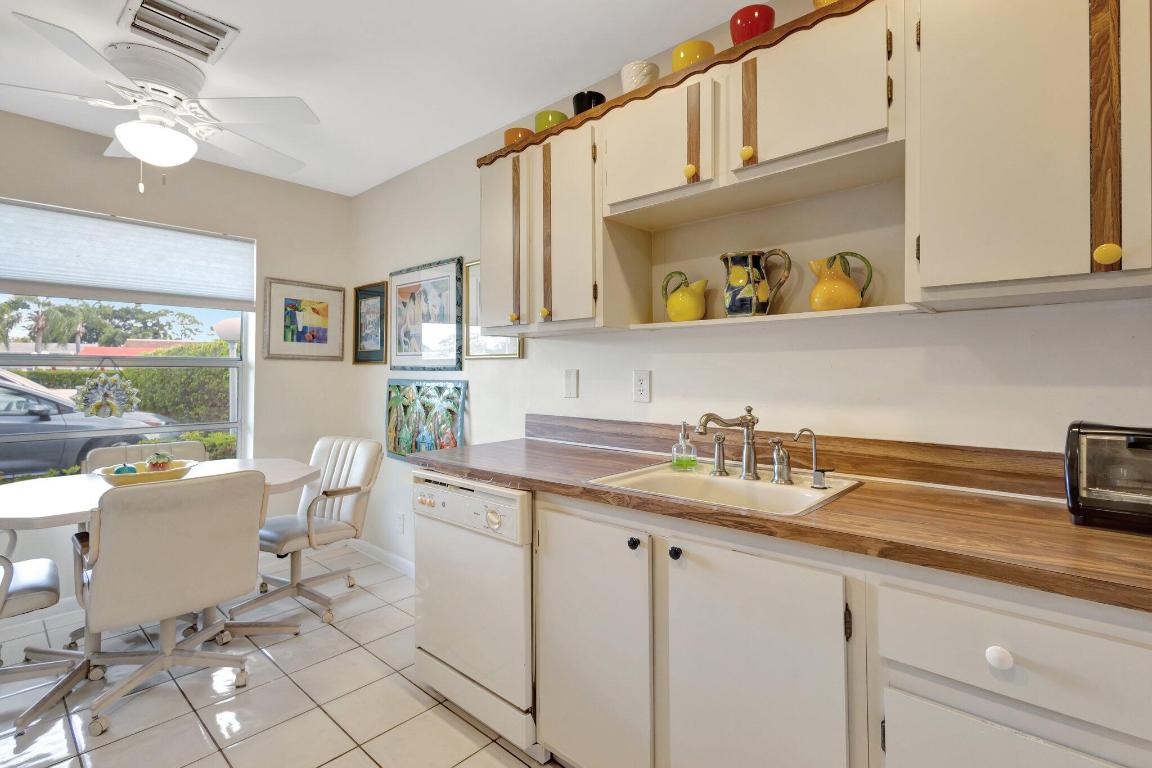 5200 Privet B #B Delray Beach, FL 33484