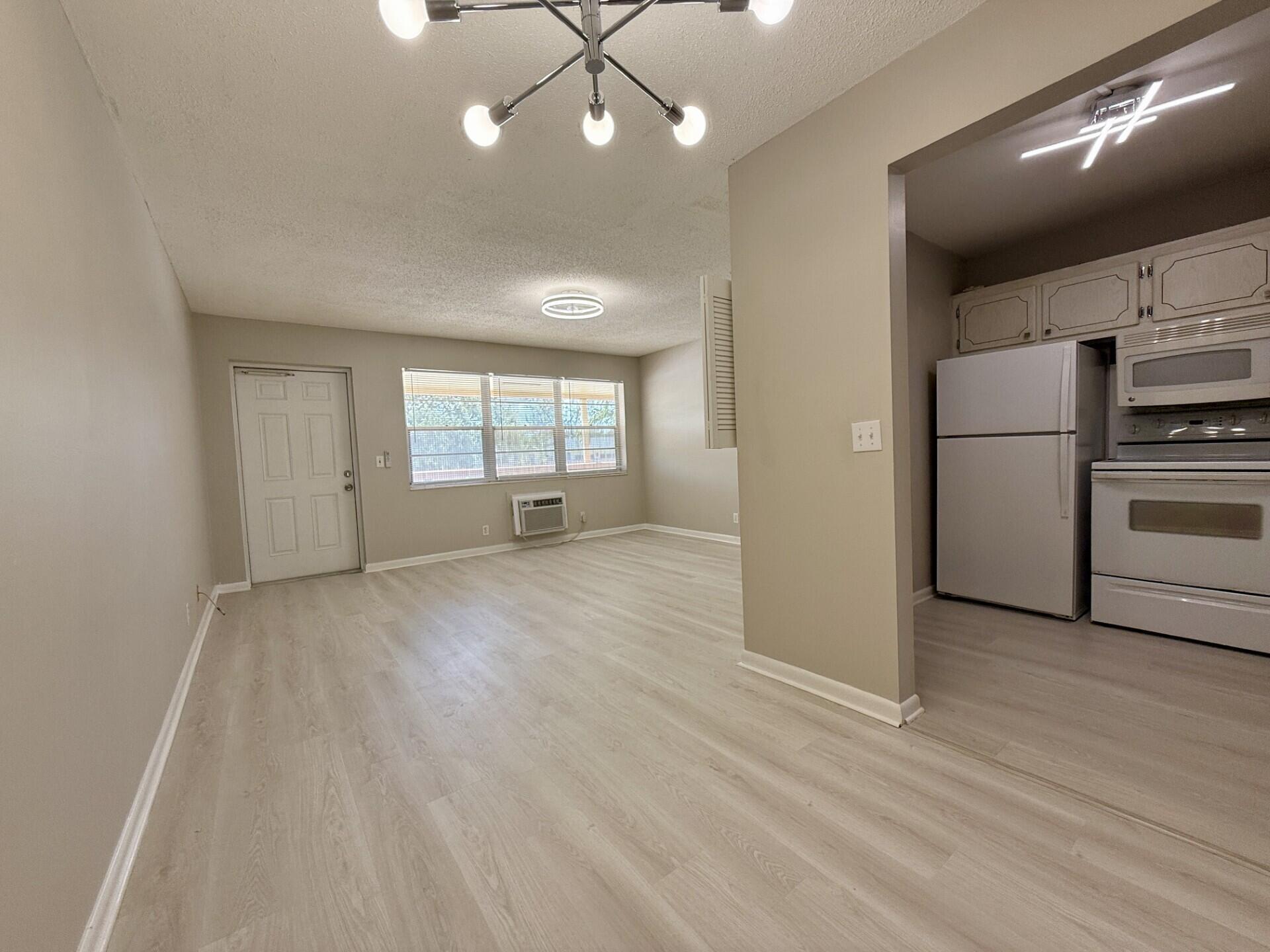 305 Camden M