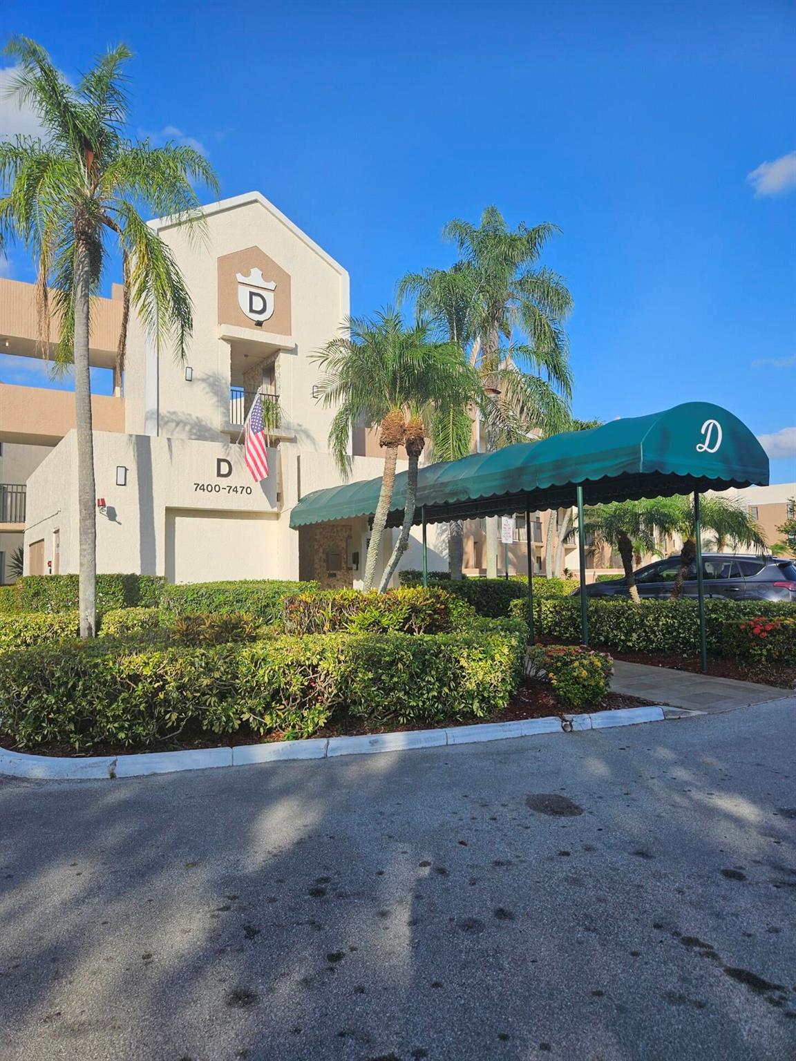 7462 Fairfax Dr #305