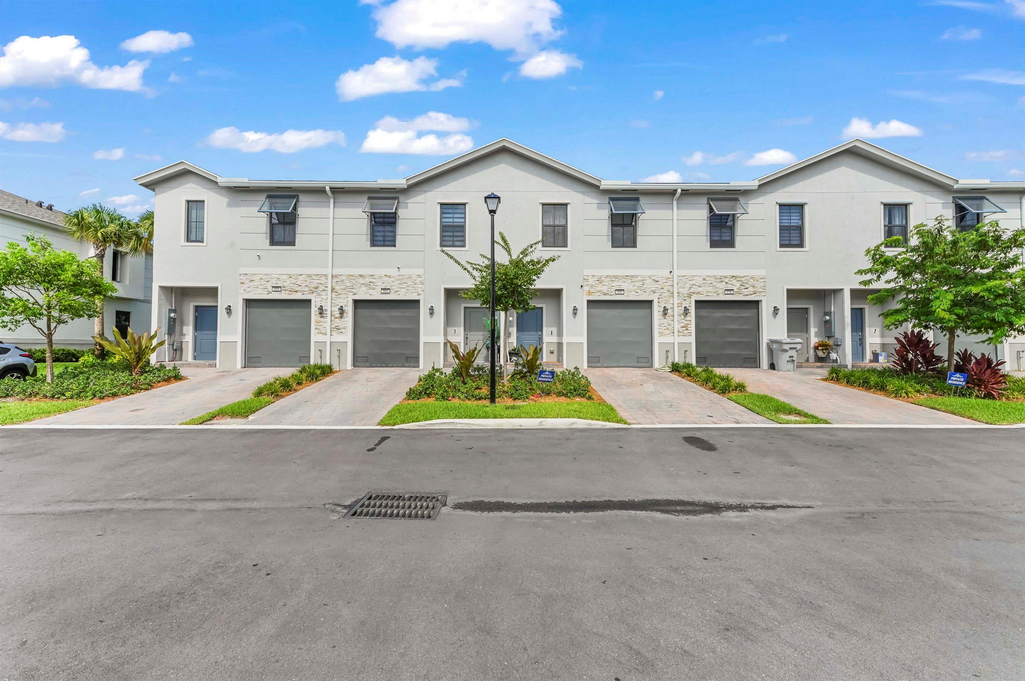 864 NW 3rd Ter