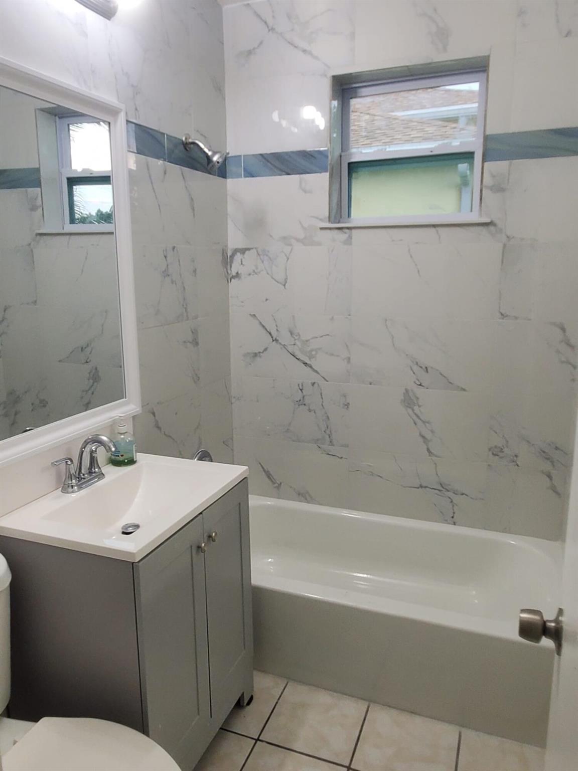 225 SW 14th Ave #1