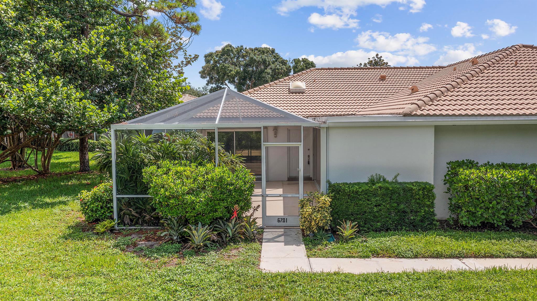 6701 Geminata Oak Ct