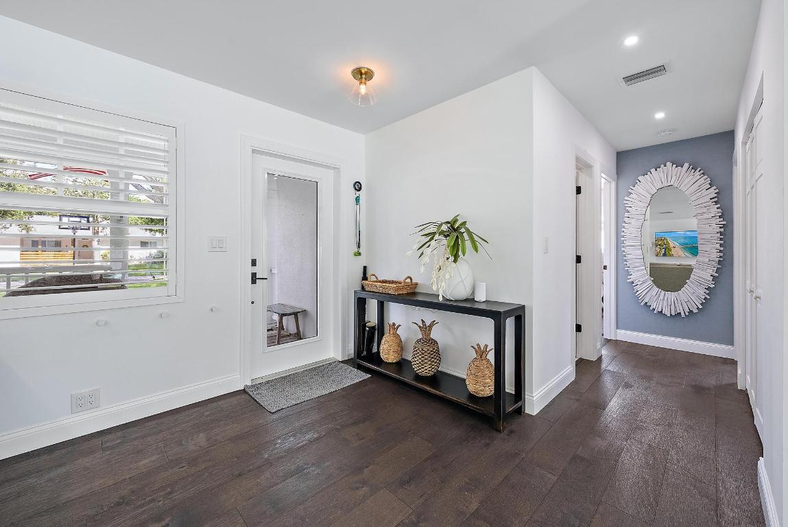 8 Windsor Rd Jupiter, FL 33469