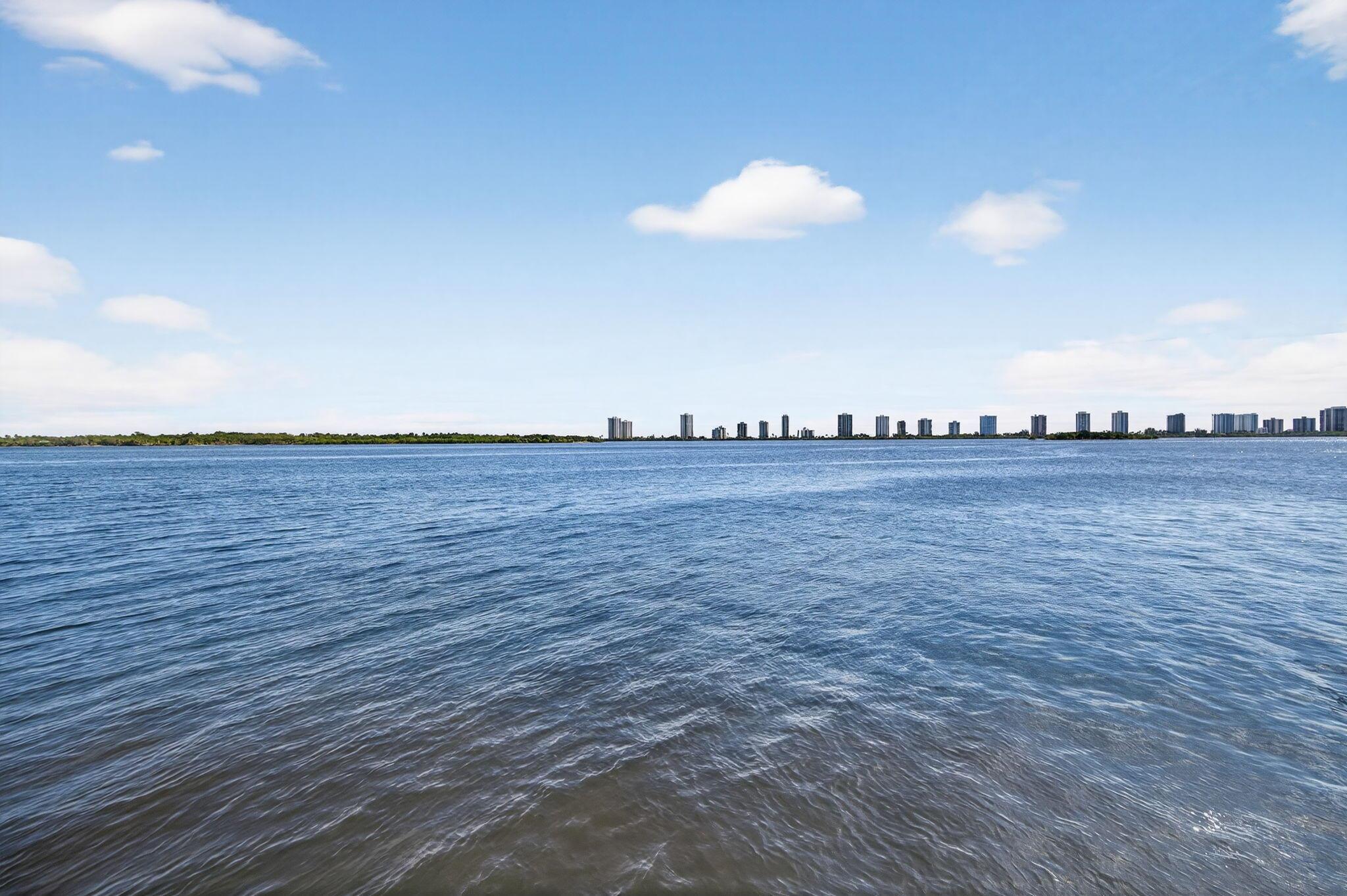 105 Paradise Harbour Blvd #102