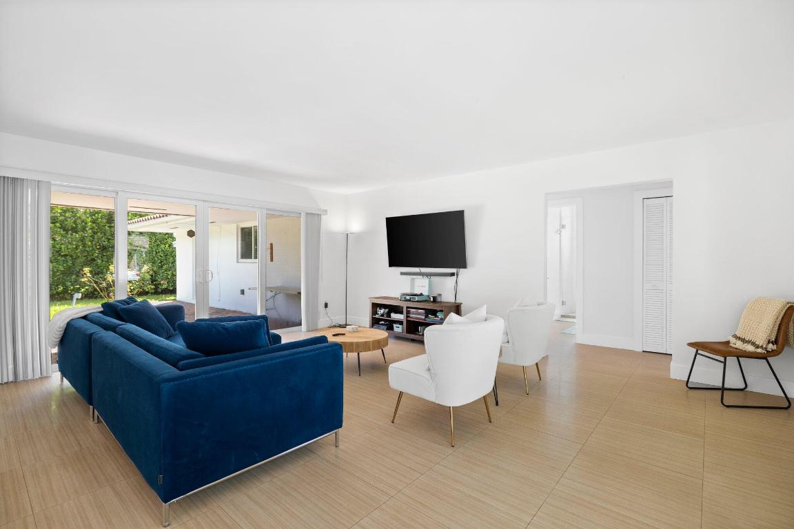 811 Capri St Coral Gables, FL 33134