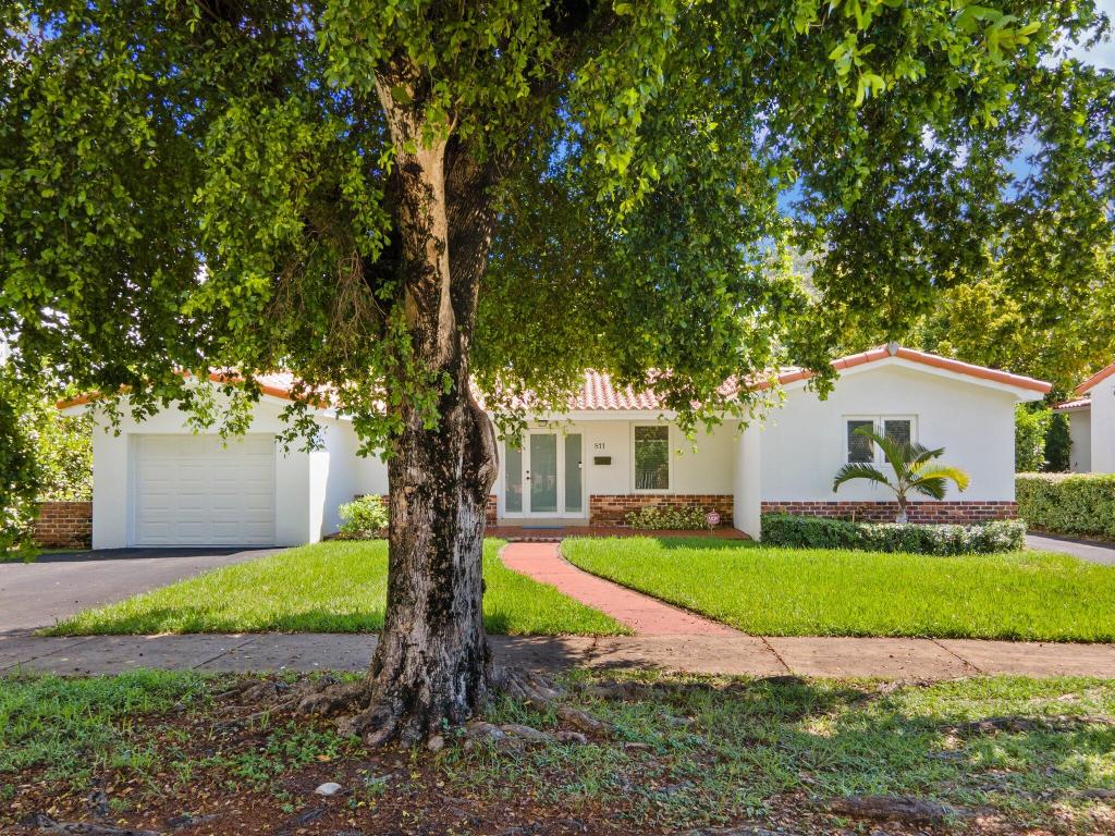 811 Capri St Coral Gables, FL 33134