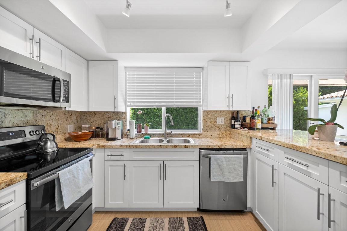 811 Capri St Coral Gables, FL 33134