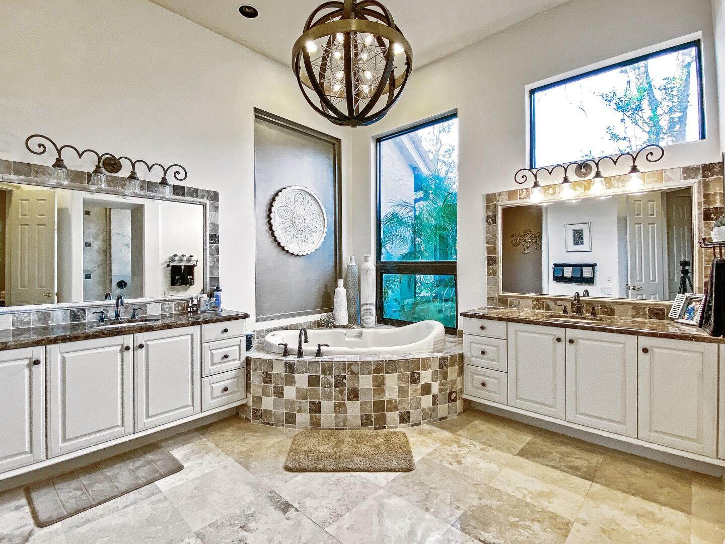 18989 SE Windward Is Jupiter, FL 33458