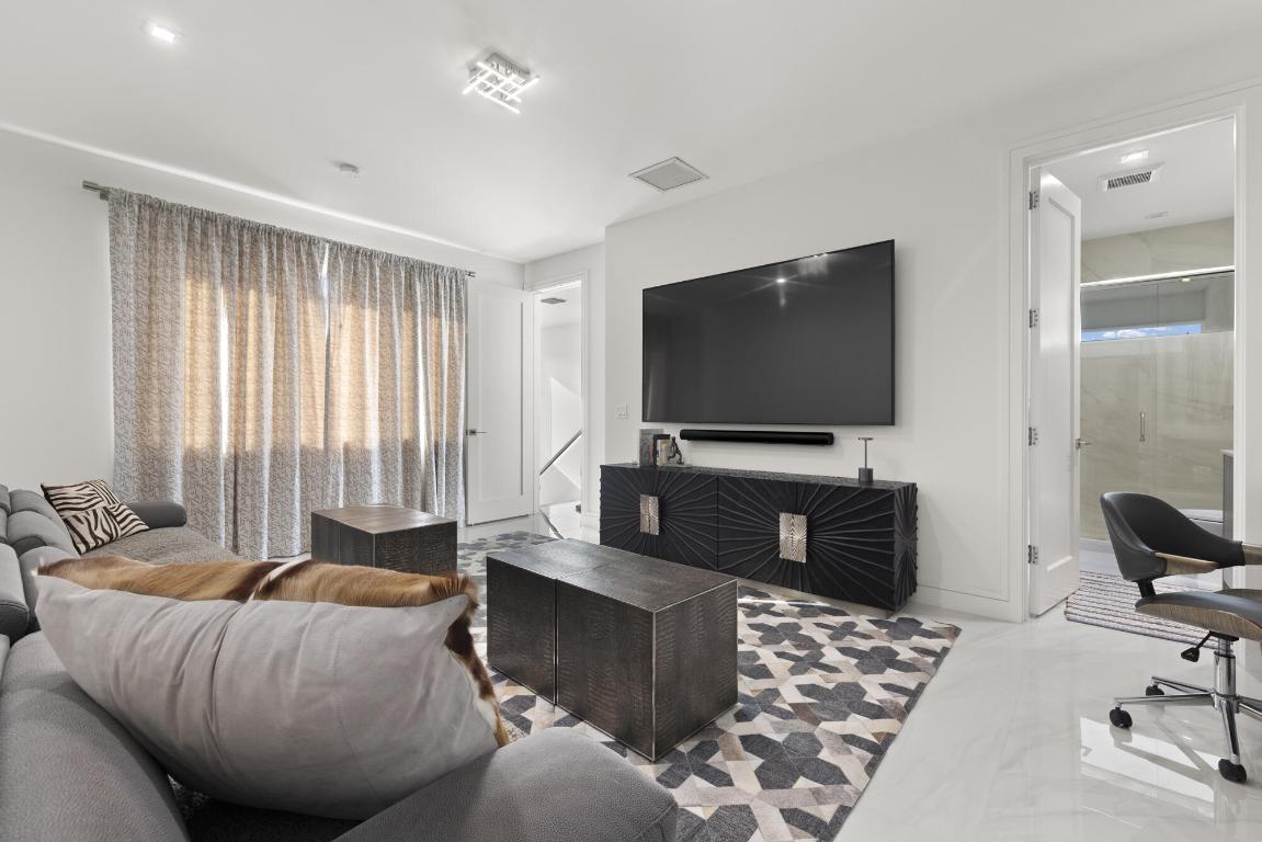 402 Ocean One Juno Beach, FL 33408