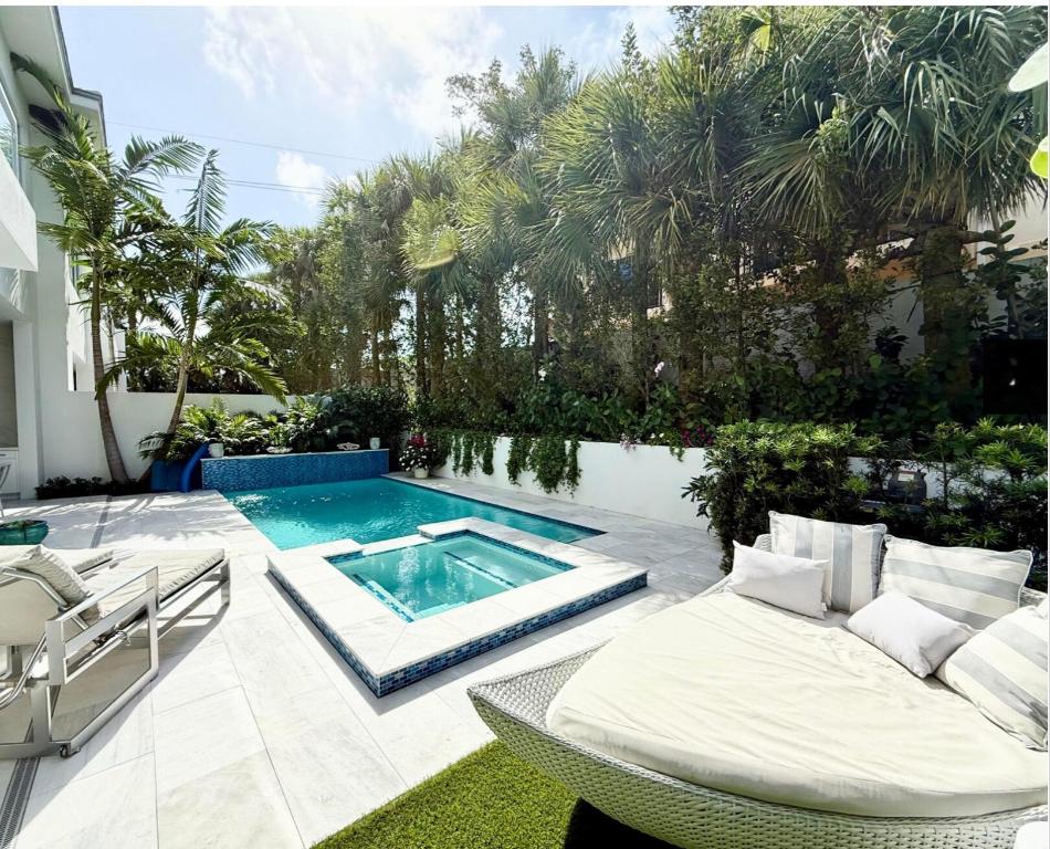 402 Ocean One Juno Beach, FL 33408