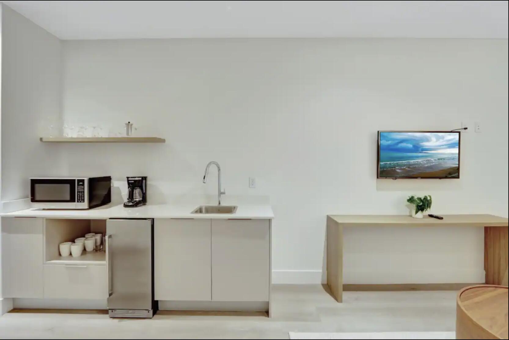 229 SW 9th #201 Miami, FL 33130