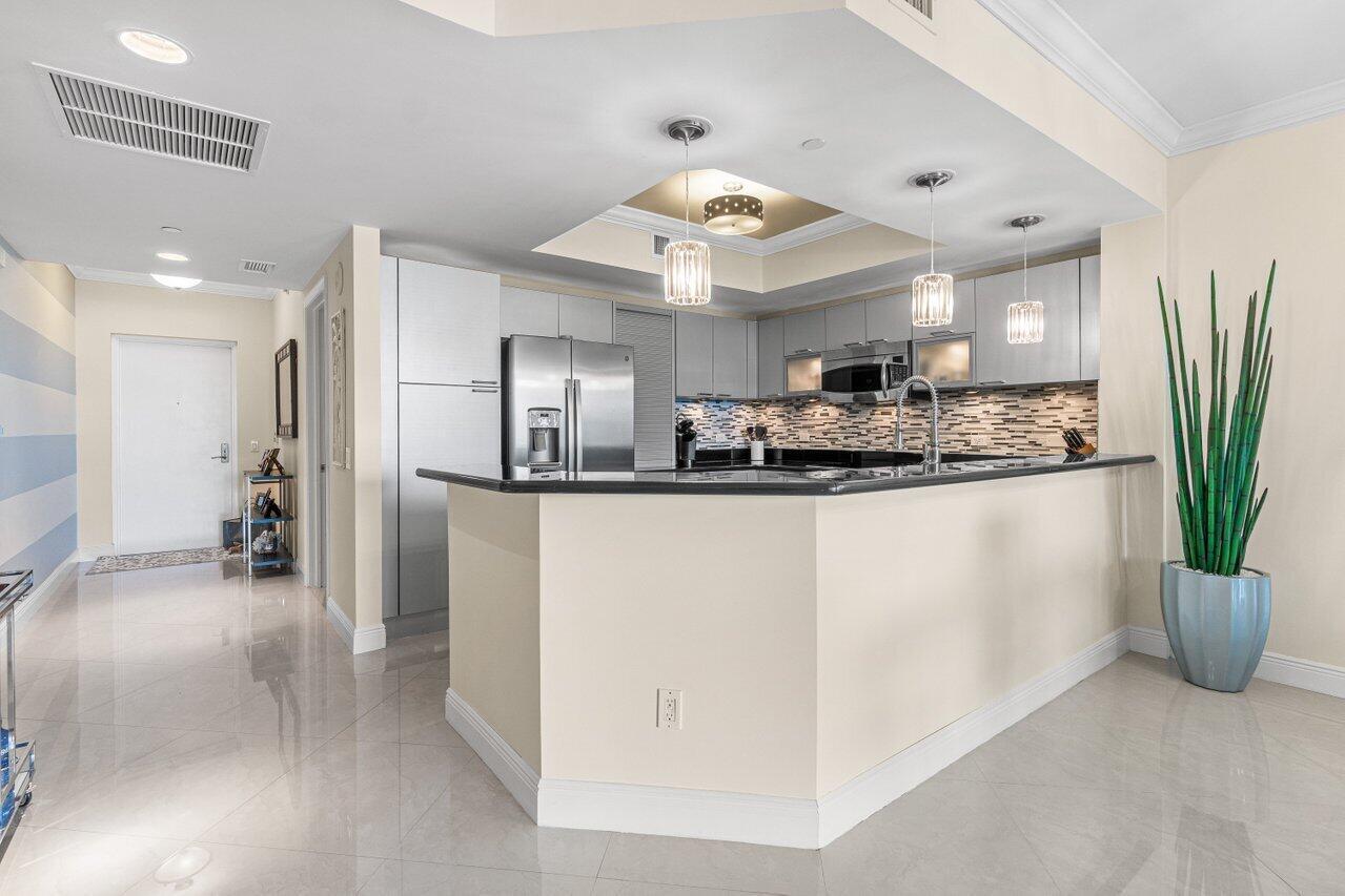 2650 Lake Shr #302 Riviera Beach, FL 33404