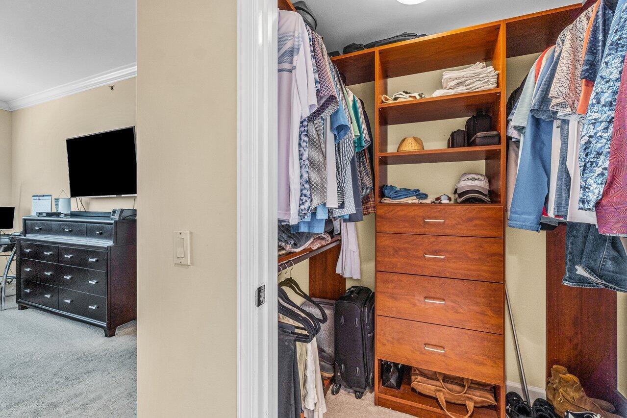 2650 Lake Shr #302 Riviera Beach, FL 33404