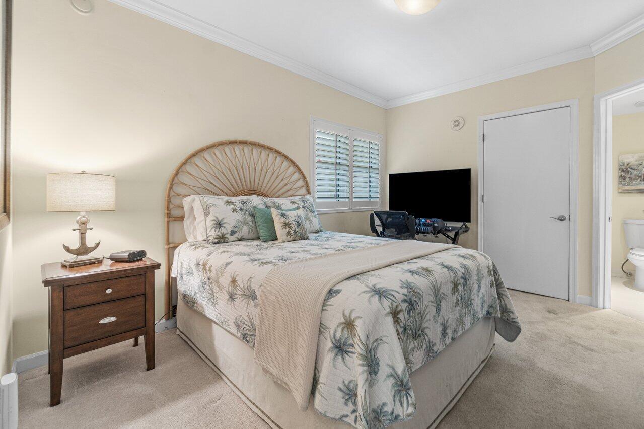 2650 Lake Shr #302 Riviera Beach, FL 33404