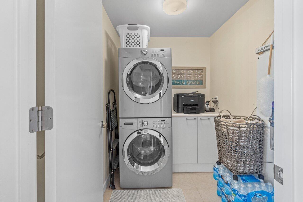 2650 Lake Shr #302 Riviera Beach, FL 33404