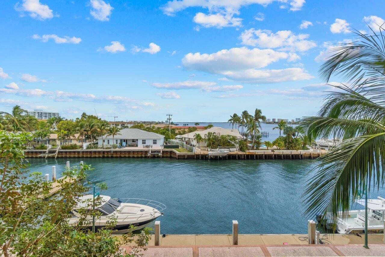 2650 Lake Shr #302 Riviera Beach, FL 33404