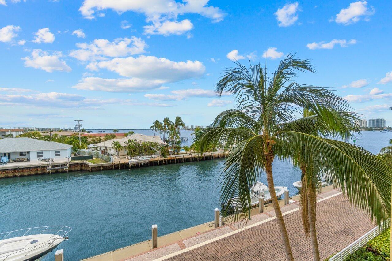 2650 Lake Shr #302 Riviera Beach, FL 33404