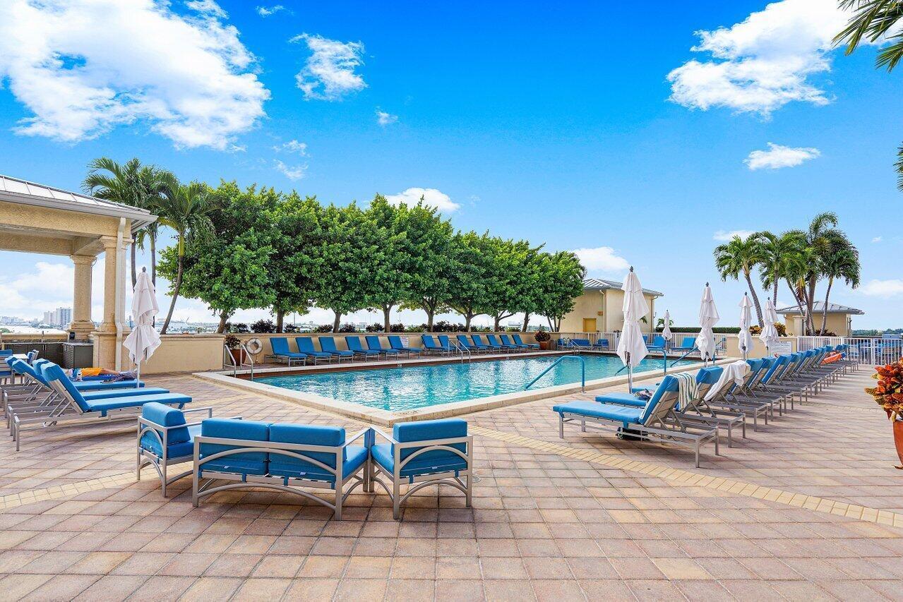 2650 Lake Shr #302 Riviera Beach, FL 33404