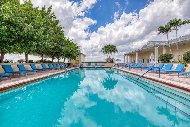 2650 Lake Shr #302 Riviera Beach, FL 33404