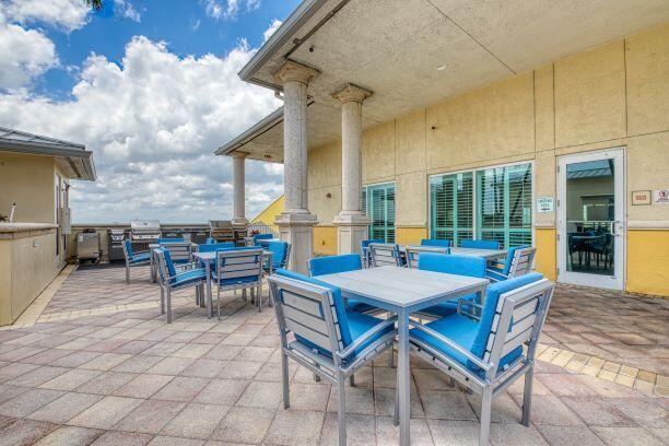 2650 Lake Shr #302 Riviera Beach, FL 33404