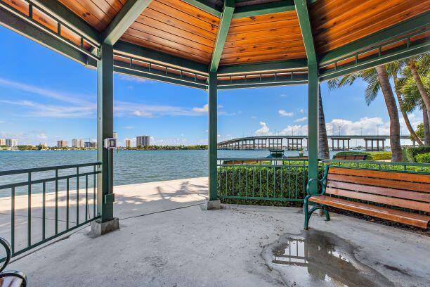 2650 Lake Shr #302 Riviera Beach, FL 33404