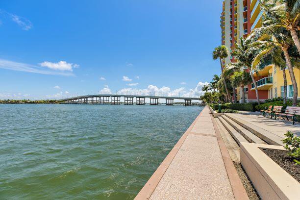 2650 Lake Shr #302 Riviera Beach, FL 33404