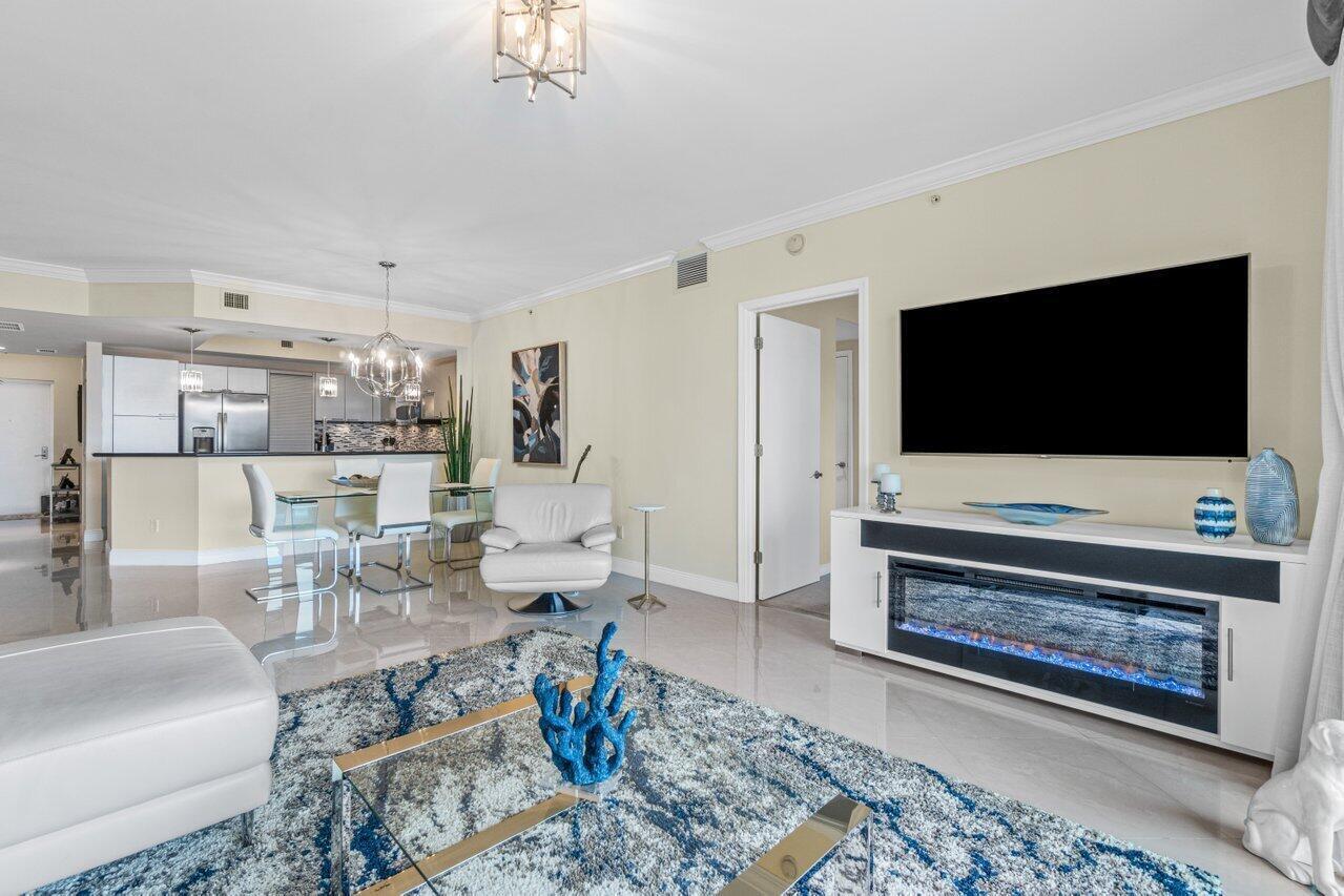 2650 Lake Shr #302 Riviera Beach, FL 33404