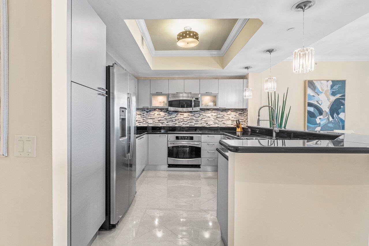 2650 Lake Shr #302 Riviera Beach, FL 33404