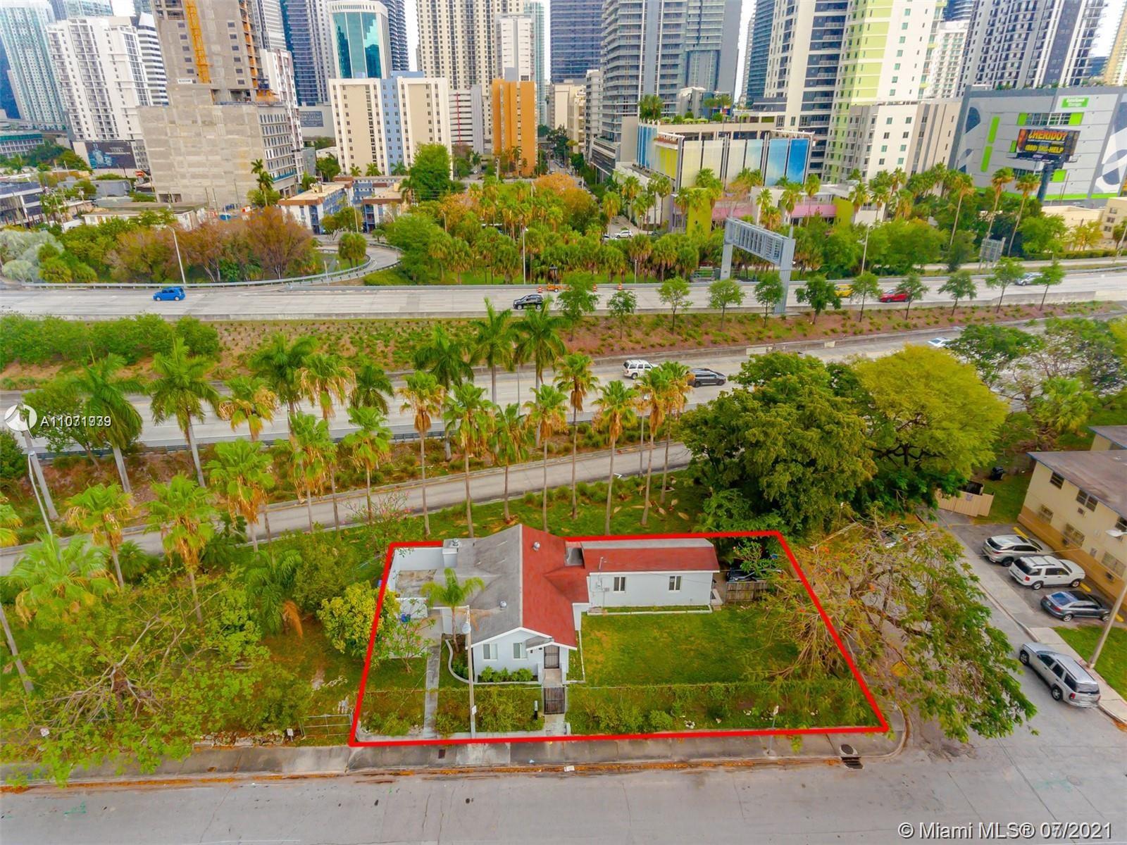 933 SW 4th Ave