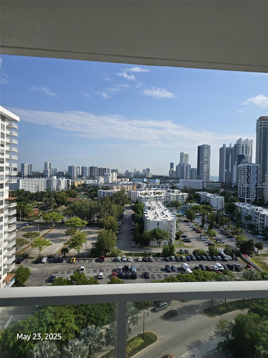 image Winston Towers 300 Condo10
