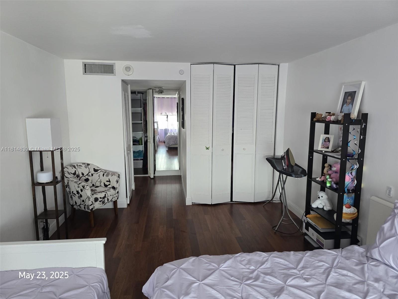image Winston Towers 300 Condo1