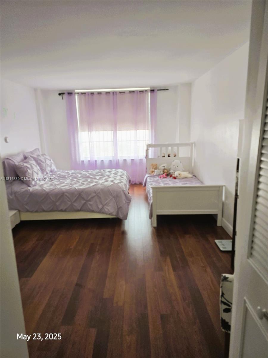 image Winston Towers 300 Condo2