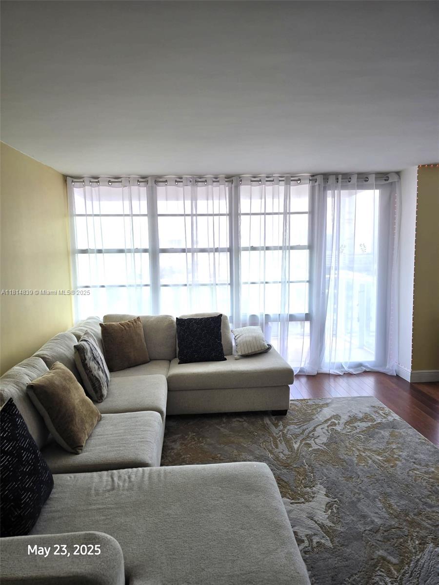 image Winston Towers 300 Condo6