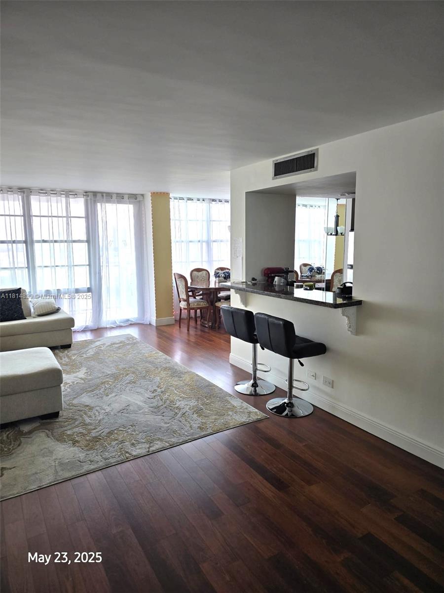 image Winston Towers 300 Condo7