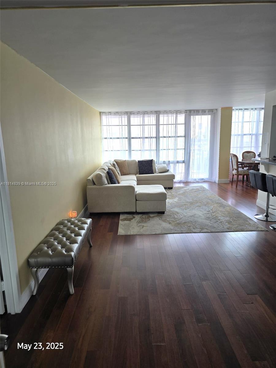 image Winston Towers 300 Condo8