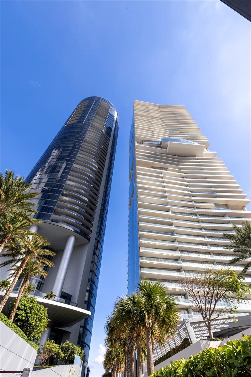 image Porsche Design Tower34