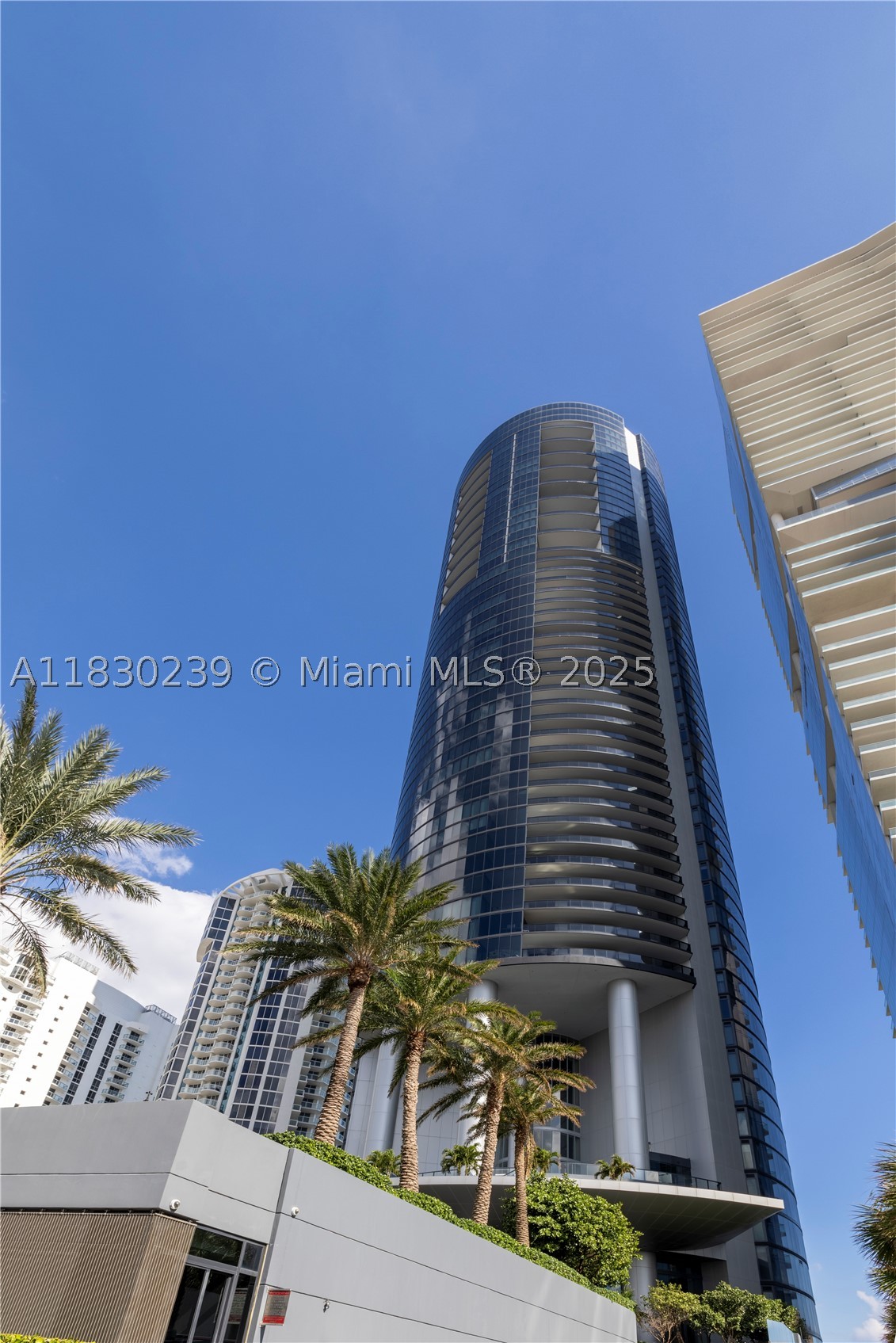 image Porsche Design Tower46