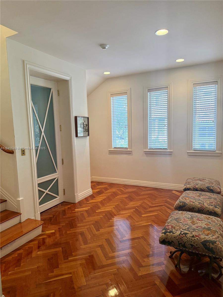 3508 Bayshore Villas Dr Miami, FL 33133