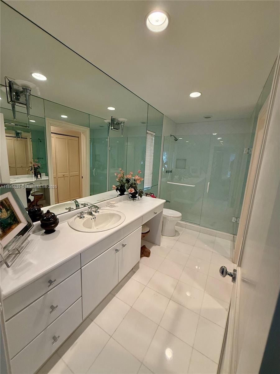 3508 Bayshore Villas Dr Miami, FL 33133