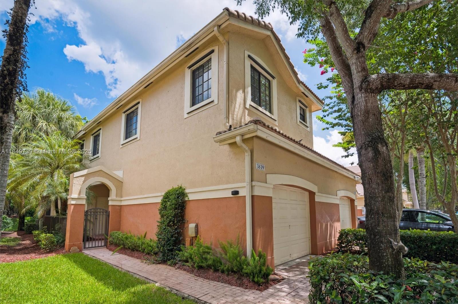 3839 Tree Top Dr