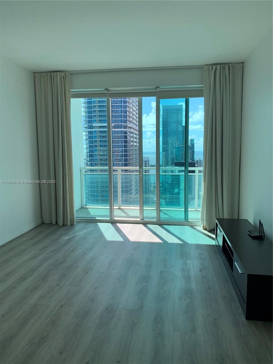 950 Brickell Bay Dr #4303