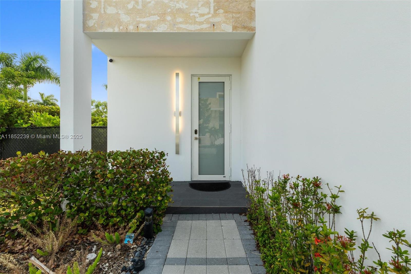 6810 NW 103rd Pl Doral, FL 33178