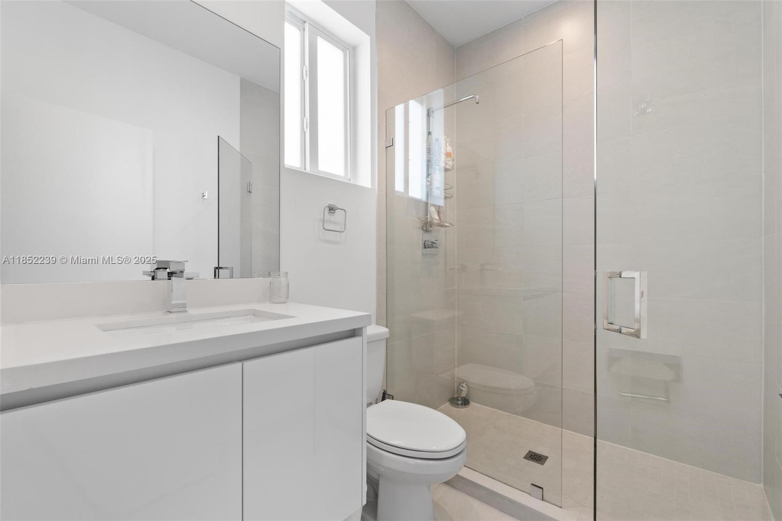 6810 NW 103rd Pl Doral, FL 33178