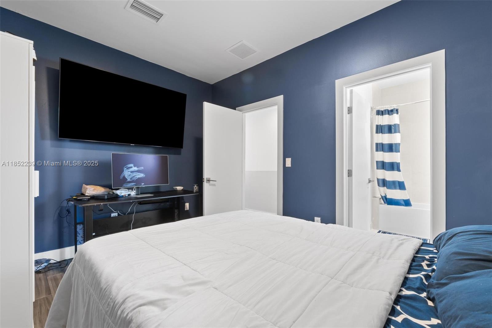 6810 NW 103rd Pl Doral, FL 33178