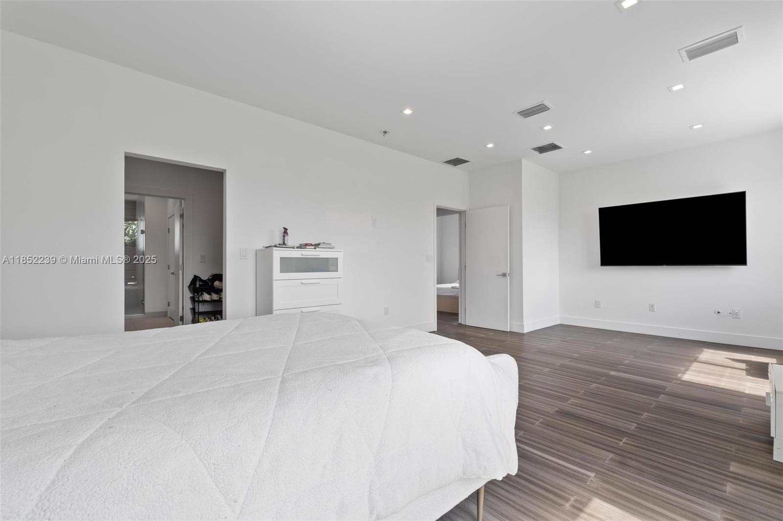 6810 NW 103rd Pl Doral, FL 33178