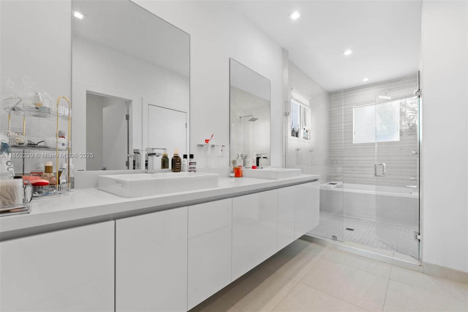 6810 NW 103rd Pl Doral, FL 33178